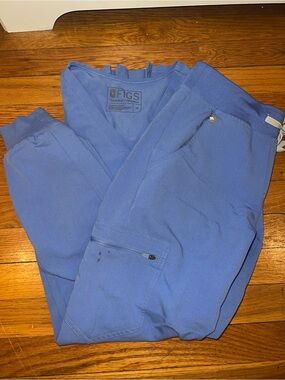 Figs Women’s Blue Set with Joggers and V neck top